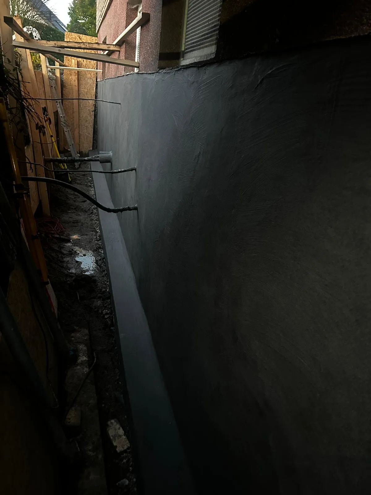 KMB-Kellerabdichtung – fertige Außenabdichtung