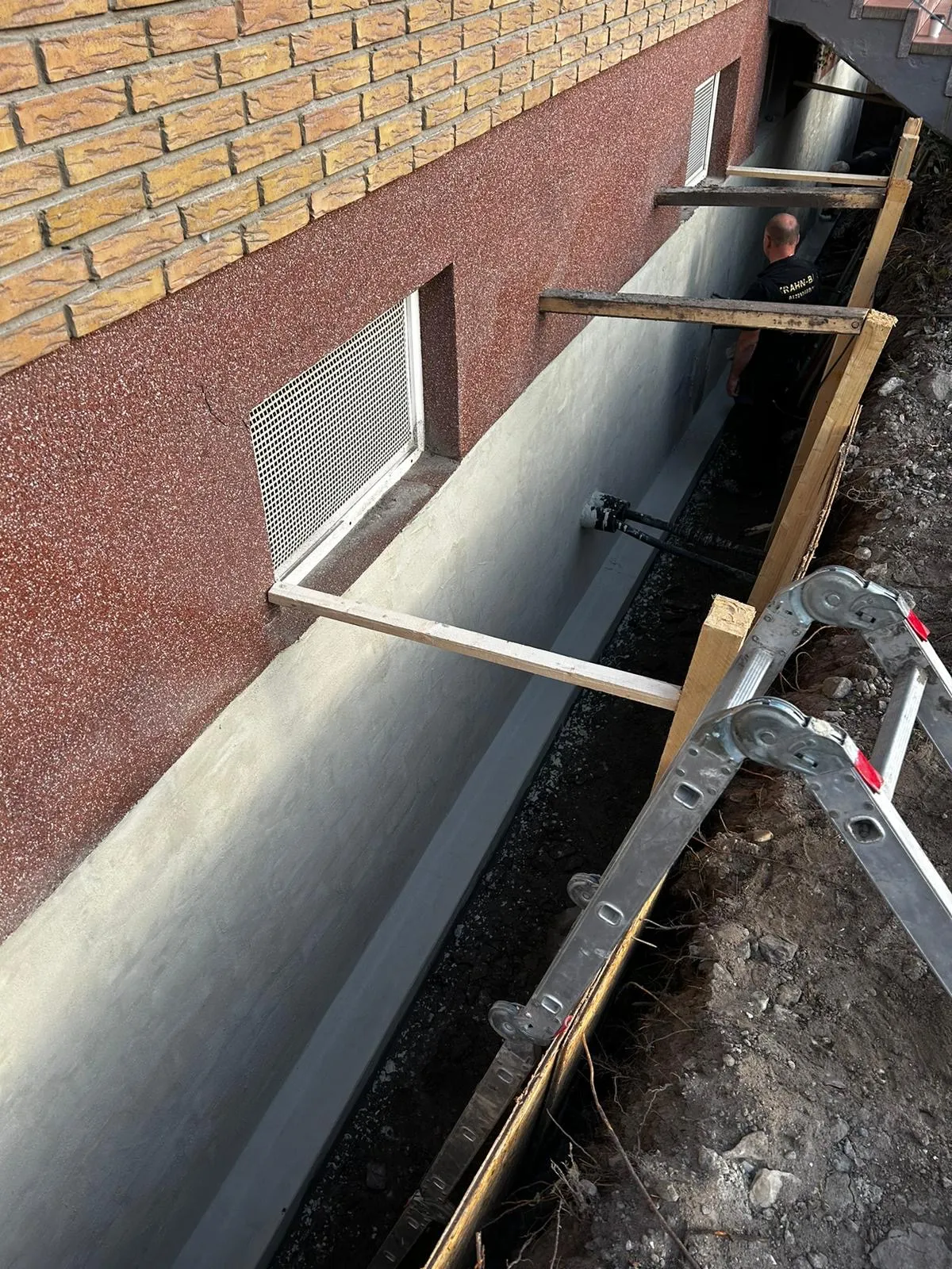 Kellerabdichtung – Freilegung und Schalung