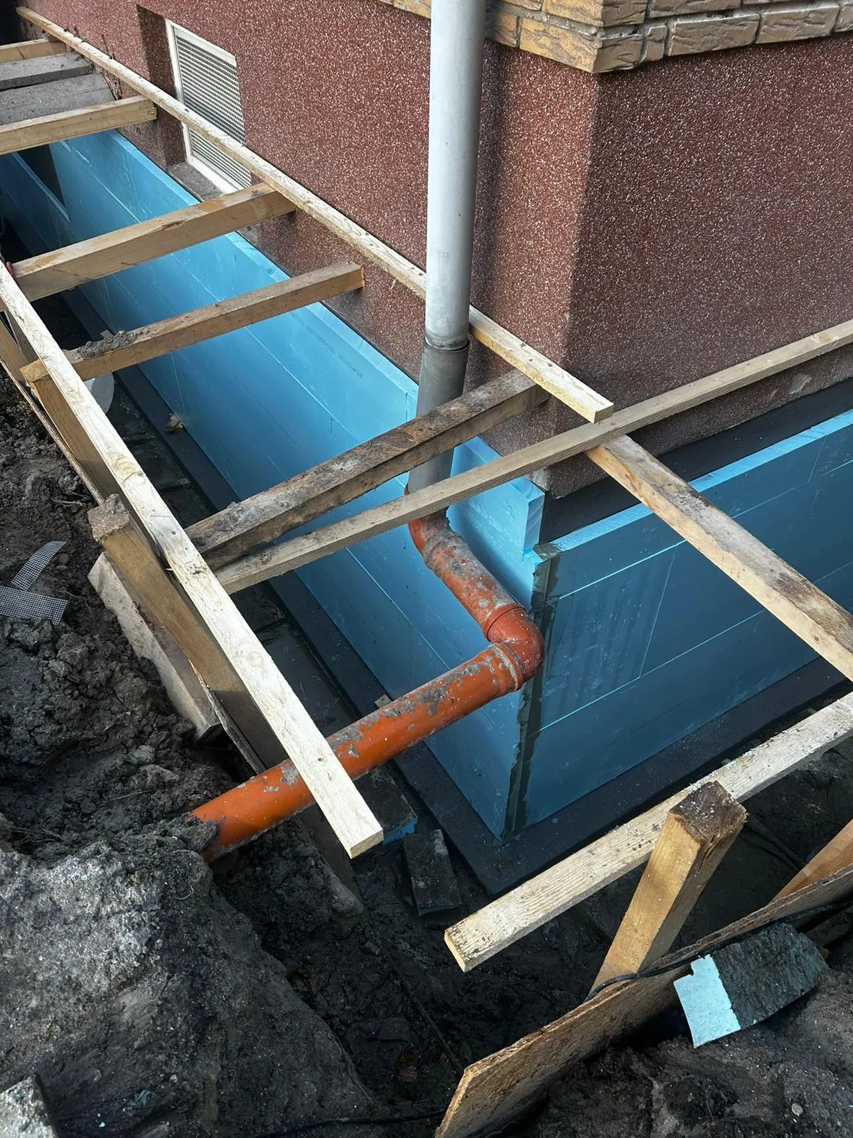 Kellerabdichtung Gesamtansicht mit Dämmung und Drainage